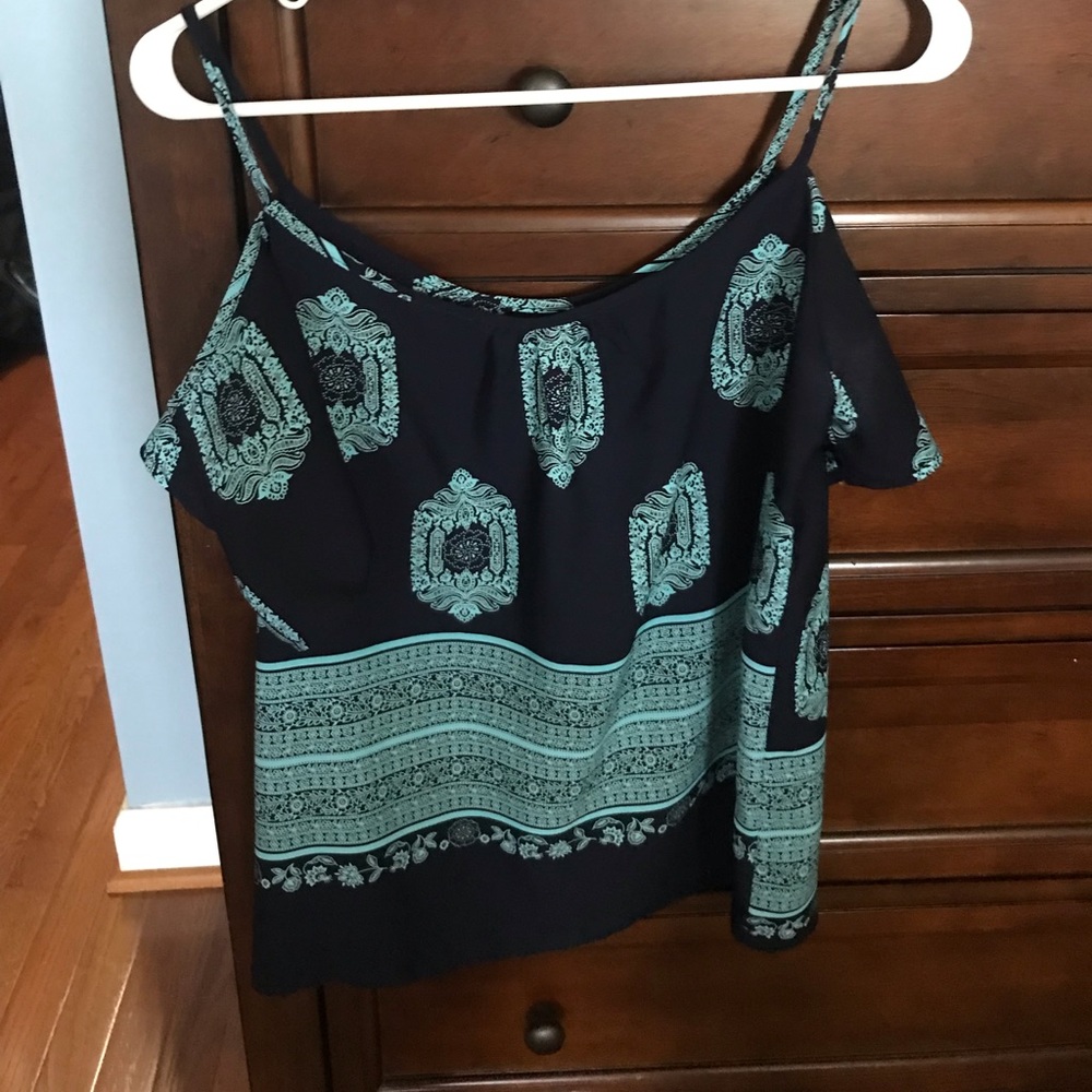 EUC boutique cold shoulder top